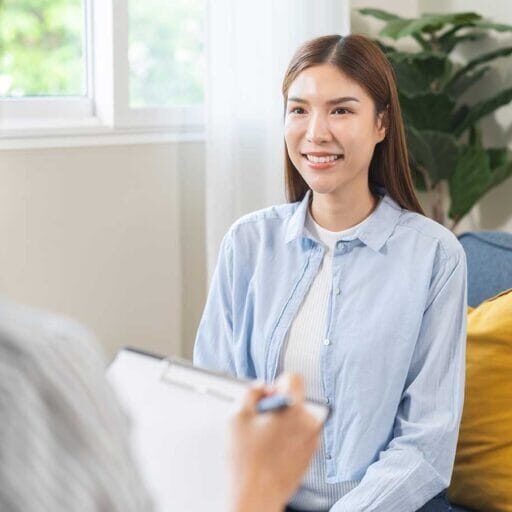 A newcomer woman in a session with an employment specialist