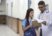 assistant-3579026_1280